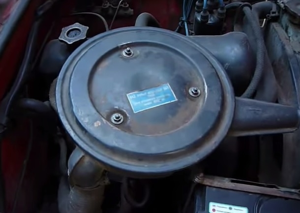 Воздушный фильтр (вид снаружи) Воздушный фильтр (вид снаружи)